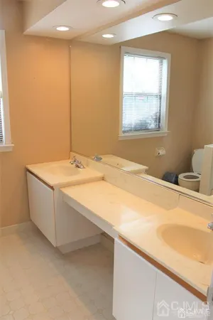 $2,400 | 1003 Woodhaven Drive, Edison, NJ 08817