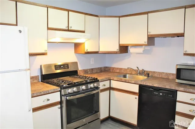 $2,500 | 1003 Woodhaven Drive, Edison, NJ 08817