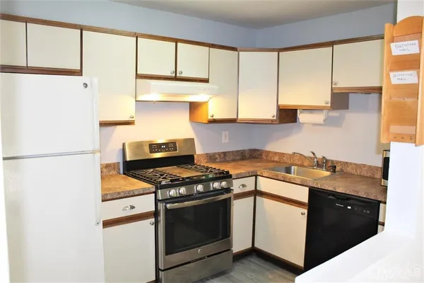 $2,400 | 1003 Woodhaven Drive, Edison, NJ 08817