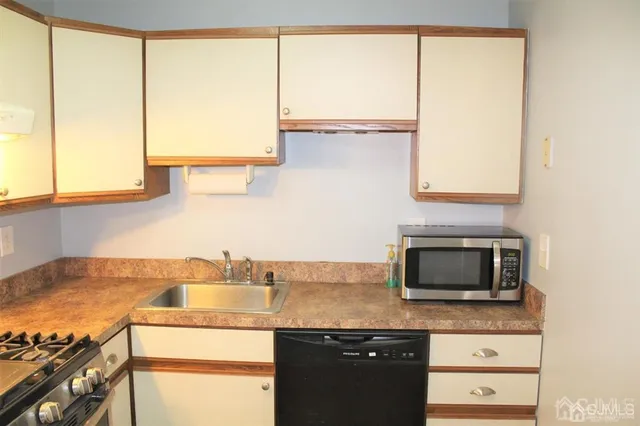 $2,500 | 1003 Woodhaven Drive, Edison, NJ 08817