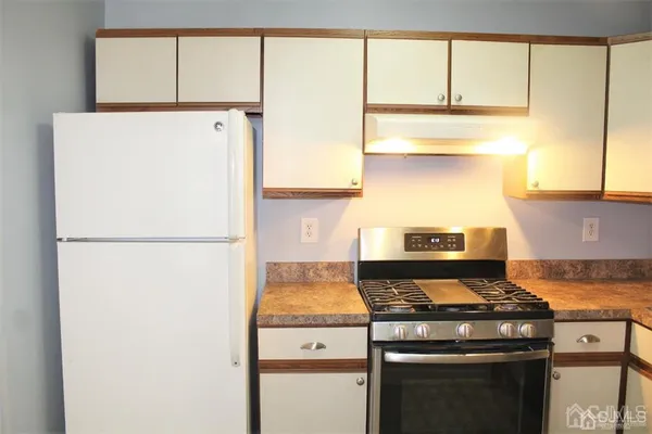 $2,400 | 1003 Woodhaven Drive, Edison, NJ 08817