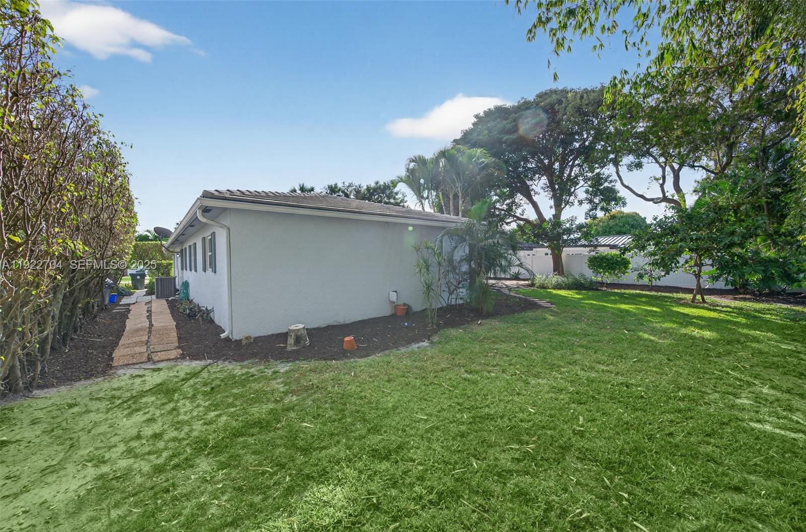 969 Northwest 8th Street Boca Raton, FL 33486 - Photo 33 of 38 a view of a backyard with a plants and trees