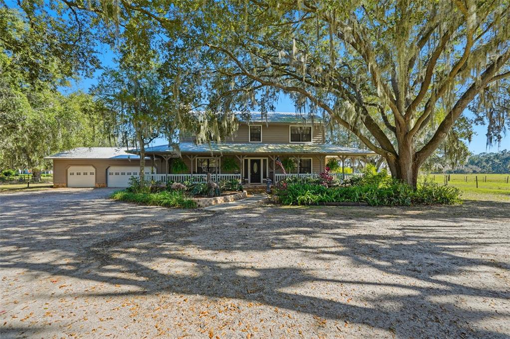 2911 Walker Road Lakeland, FL 33810 - Photo 59 of 70 a front view of a house with a garden
