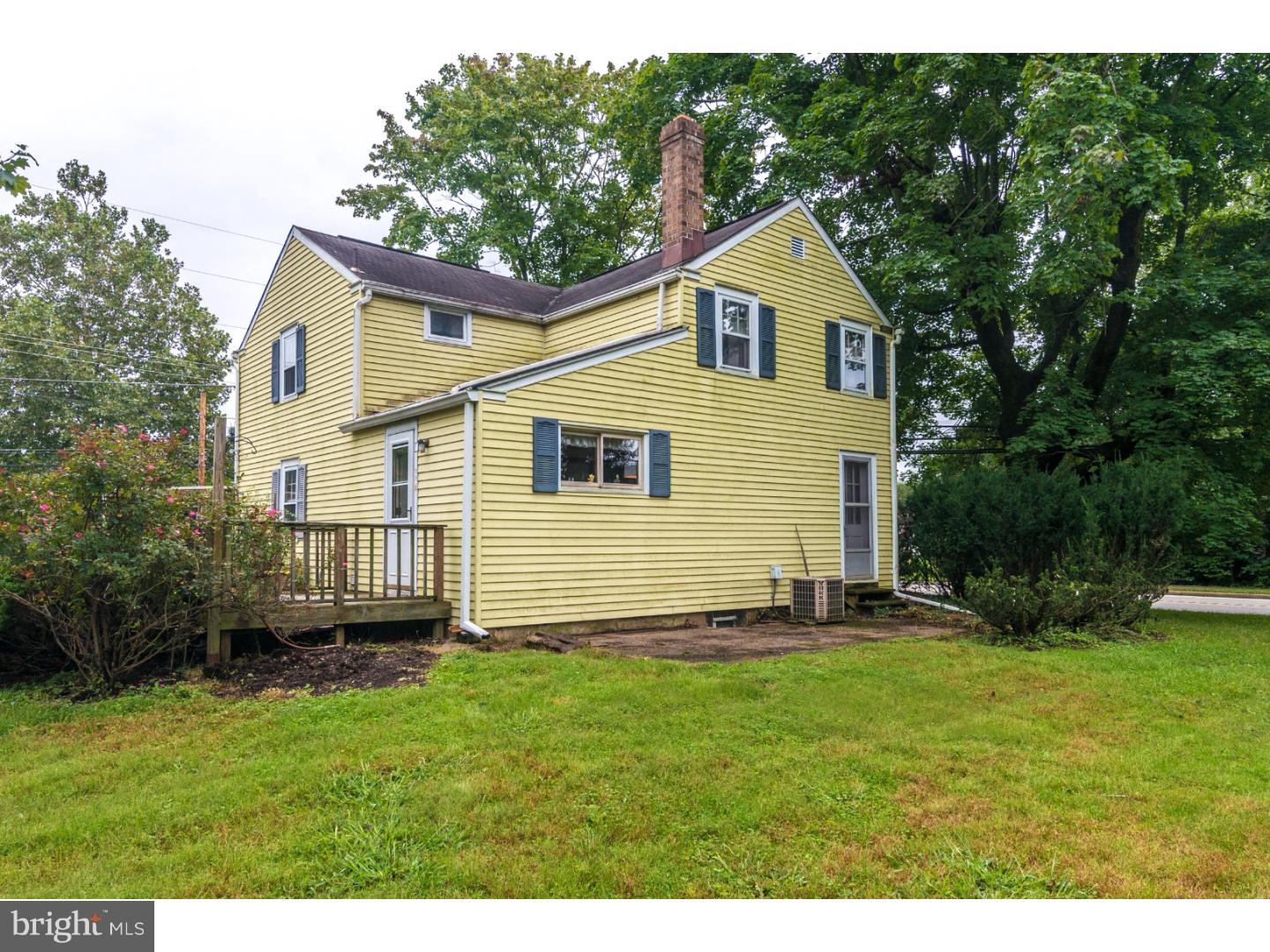 1262 Susquehanna Road Ambler, PA 19002 - Photo 21 of 23 Side Yard