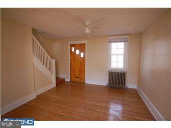 1007 Edgemore Road Philadelphia, PA 19151 - Photo 2 of 7 Living Room