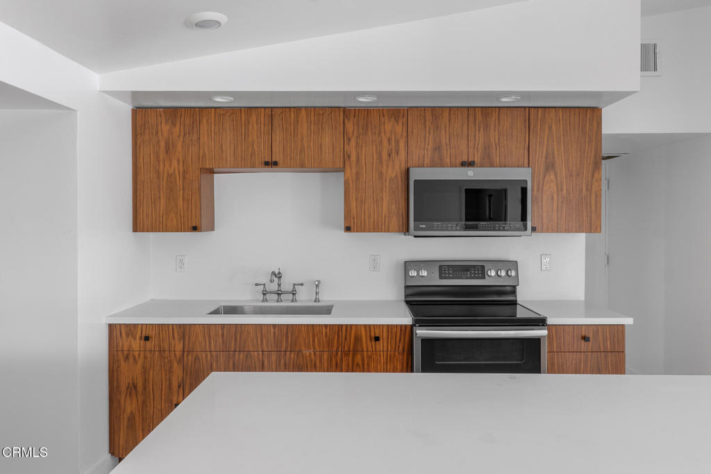 40851 Bob Hope Drive Rancho Mirage, CA 92270 - Photo 8 of 24 40851 Bob Hope Dr