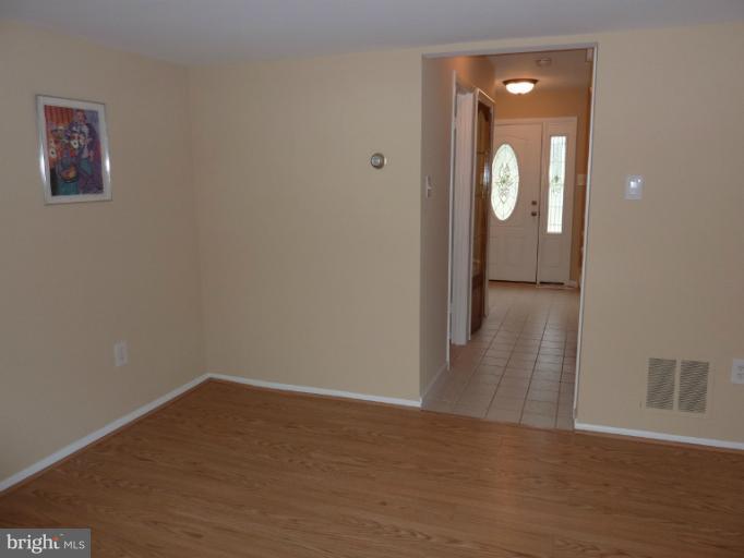 280 North Cottage Road Sterling, VA 20164 - Photo 12 of 16 ENTRY HALL INTO LIVING ROOM