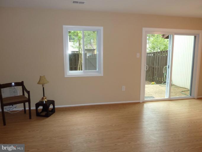 280 North Cottage Road Sterling, VA 20164 - Photo 4 of 16 Living Room