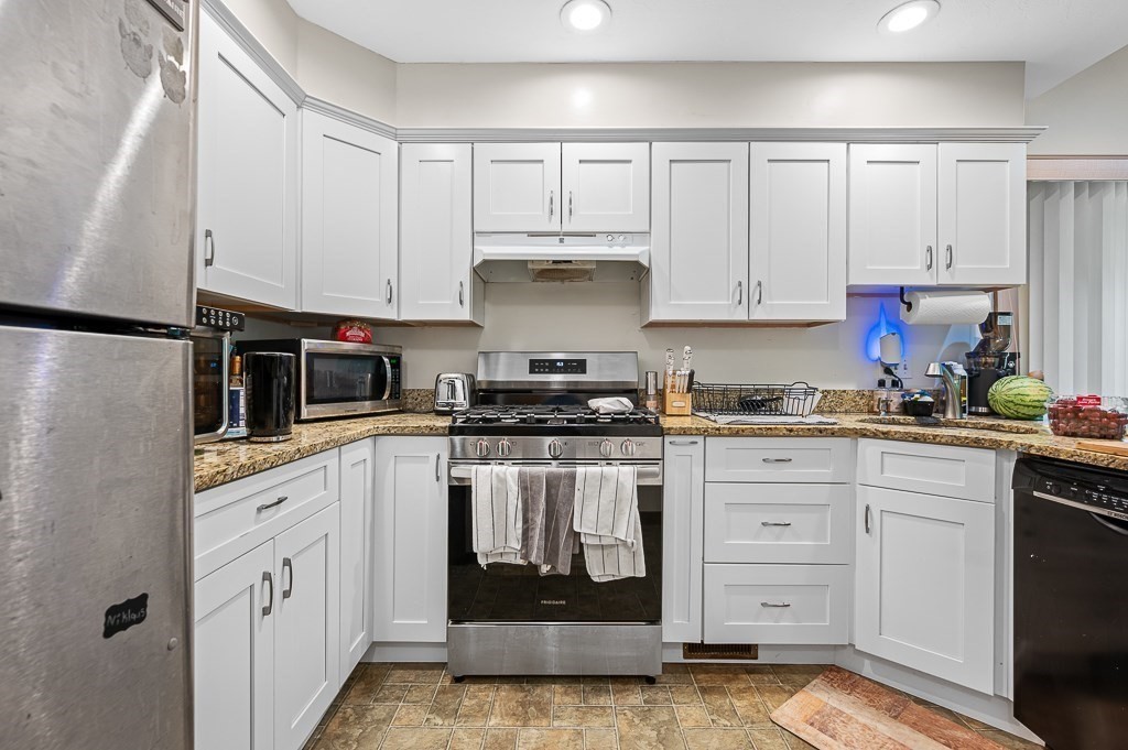 23 Corey Way, Unit 23 Northborough, MA 01532 - Photo 5 of 25