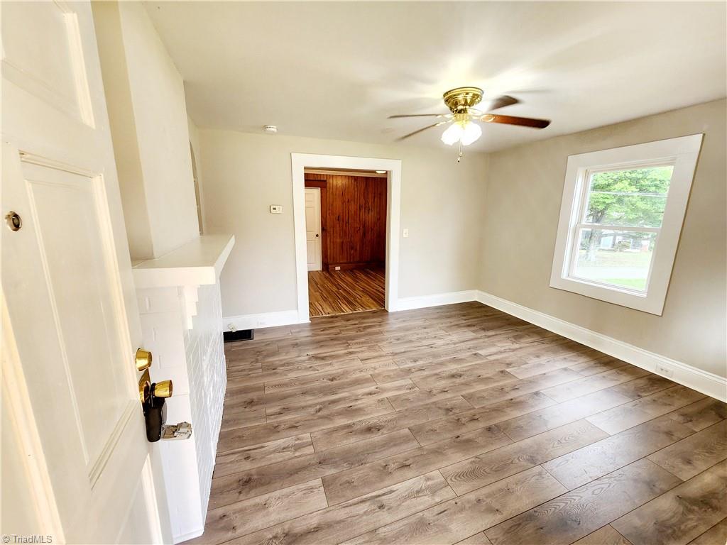 5207 Old Rural Hall Road Winston-Salem, NC 27105 - Photo 3 of 14 Front door entrance into Livingroom