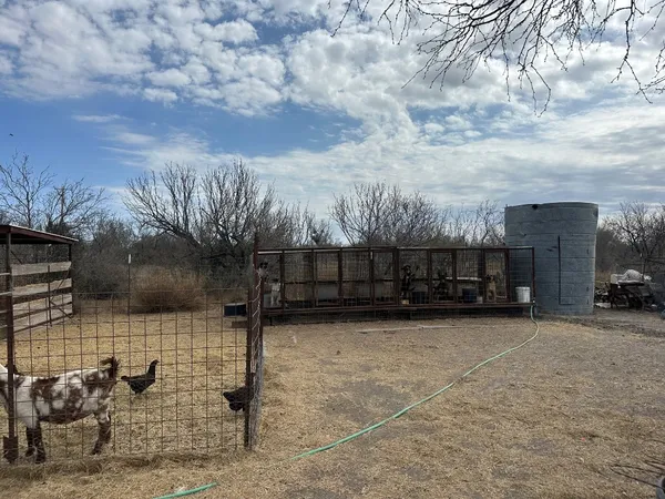 $250,000 | 715 Ranch Road 1572 Street, Quemado, TX 78877