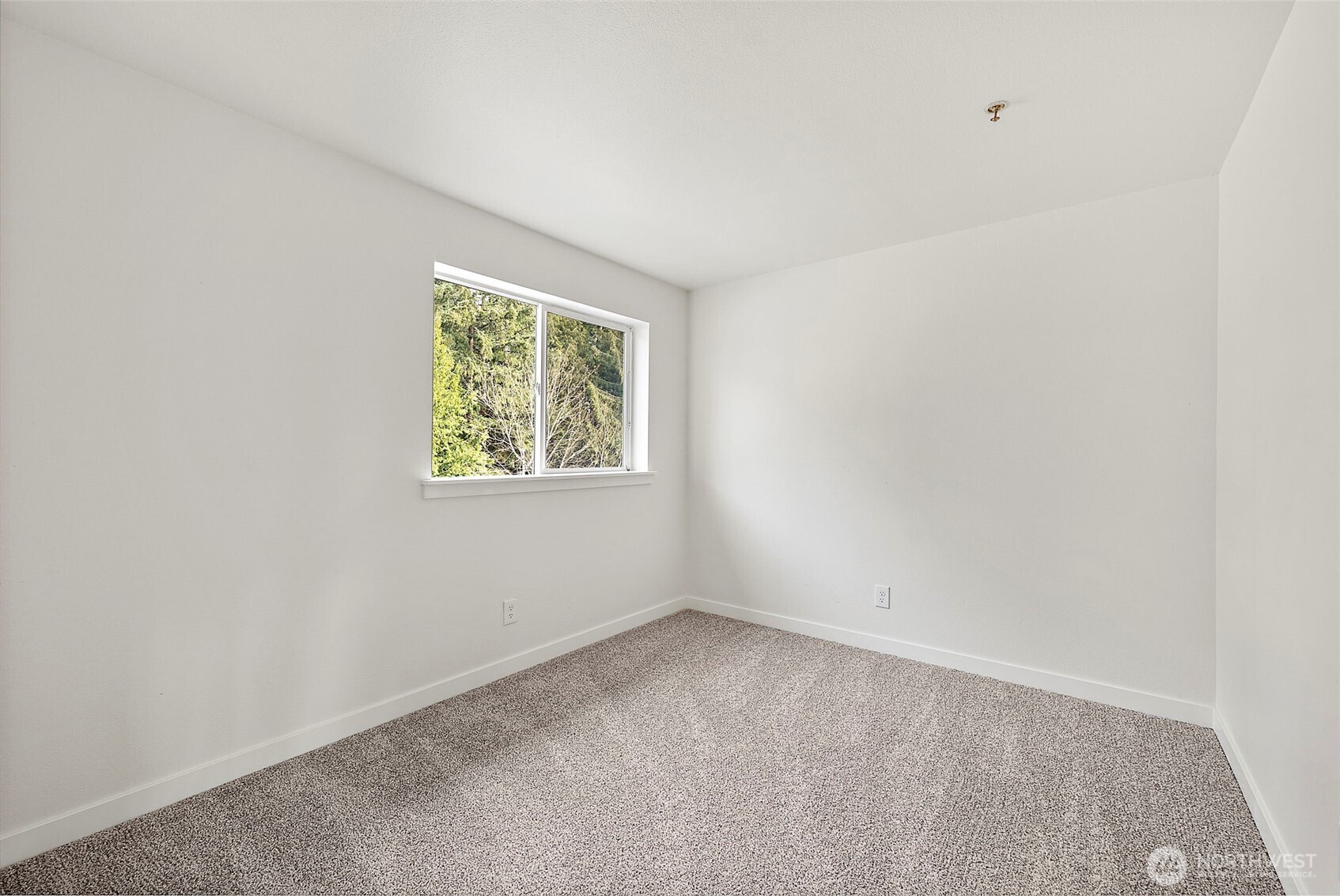 3939 10th Street Southeast, Unit G4 Puyallup, WA 98374 - Photo 13 of 25 an empty room with windows