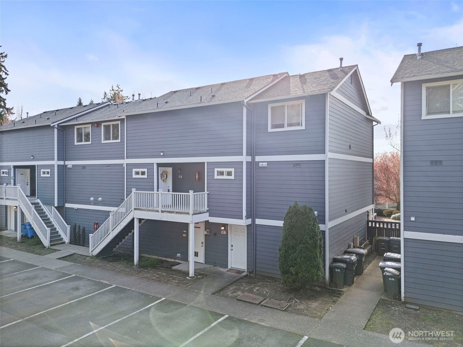 3939 10th Street Southeast, Unit G4 Puyallup, WA 98374 - Photo 23 of 25 a front view of a house with plants