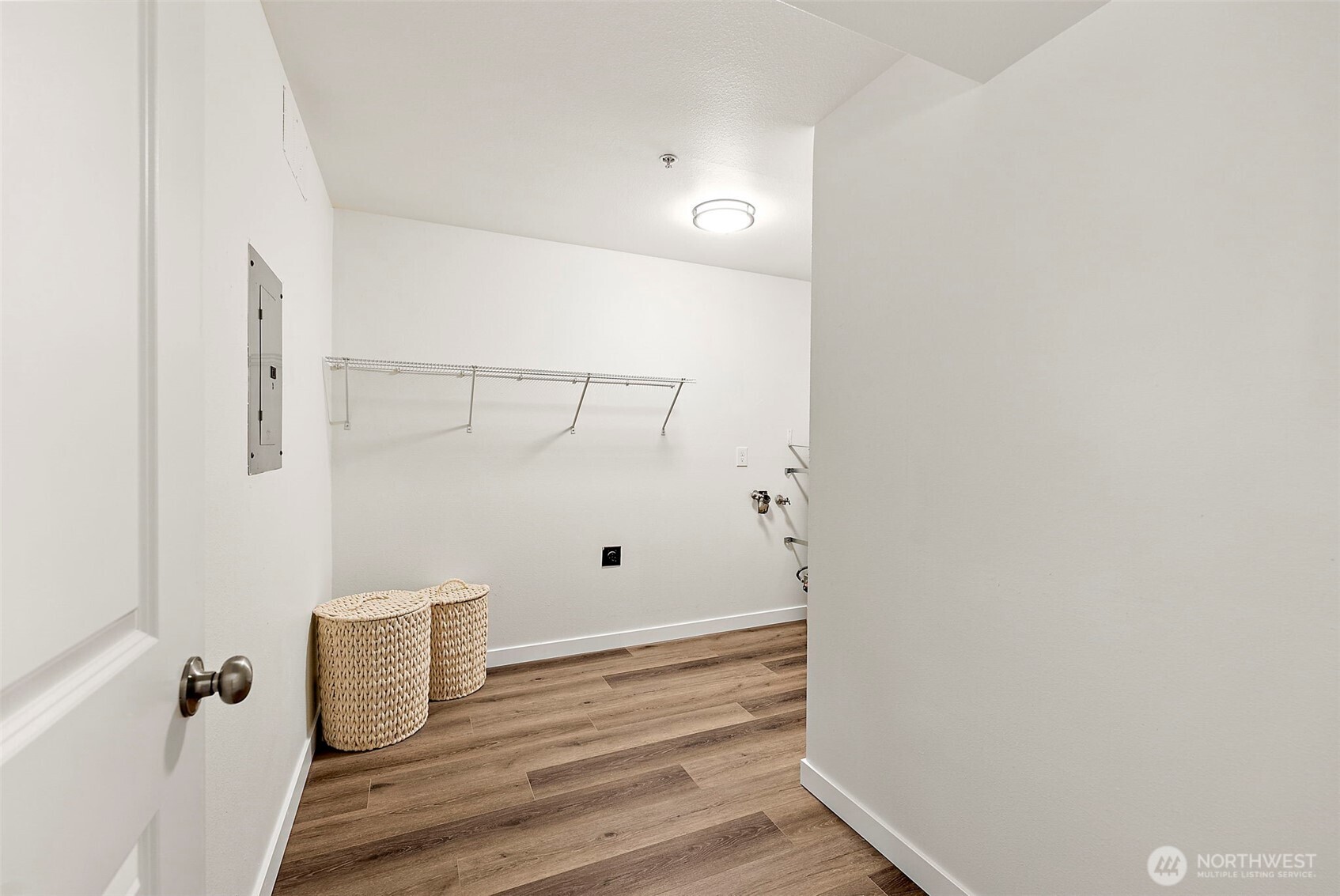 3939 10th Street Southeast, Unit G4 Puyallup, WA 98374 - Photo 4 of 25 a bathroom with a shower