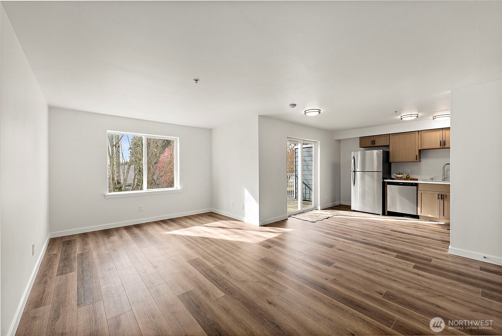 3939 10th Street Southeast, Unit G4 Puyallup, WA 98374 - Photo 9 of 25 a view of empty room with wooden floor and window