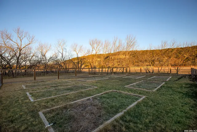 $1,999,999 | 807 Wade Road, New Braunfels, TX 78132