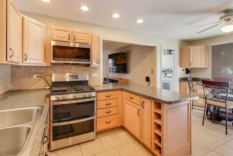 $525,000 | 462 Longwood Drive, Buffalo Grove, IL 60089