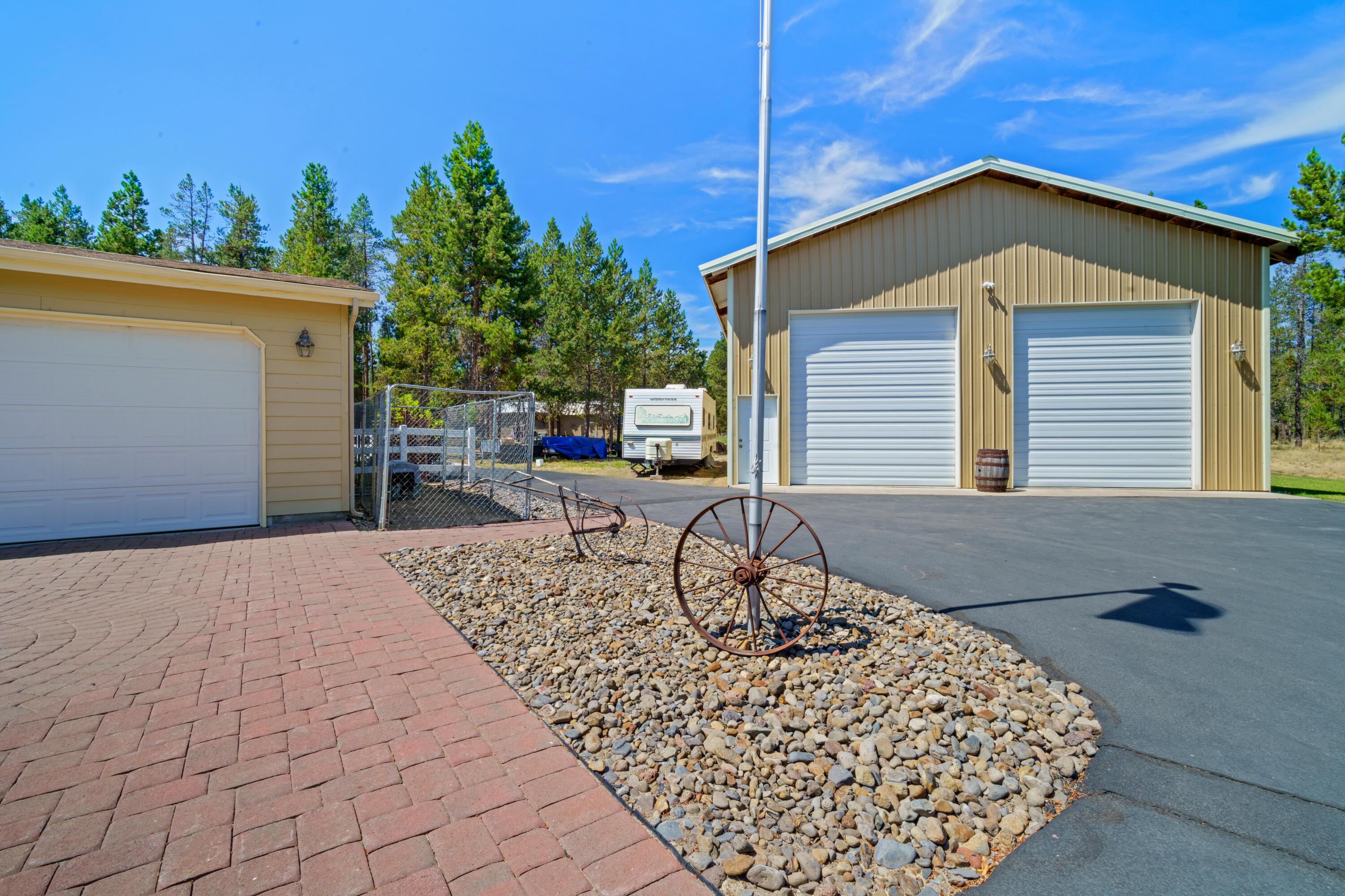 17822 Old Wood Road Bend, OR 97707 - Photo 7 of 43 05