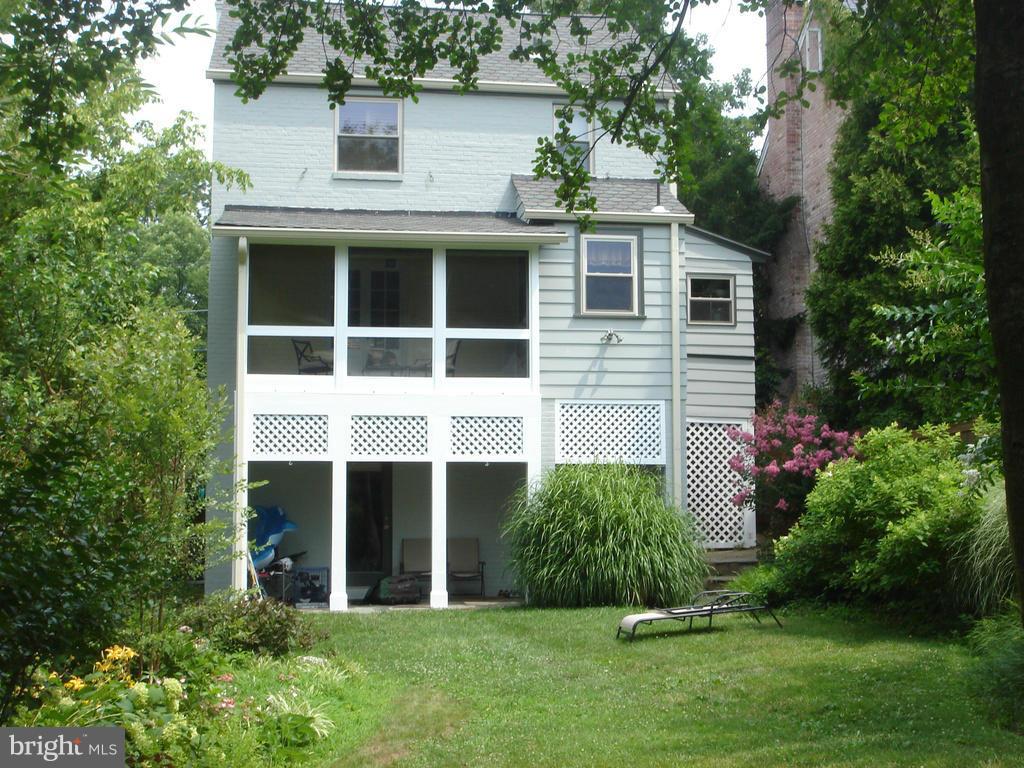 Exterior (Rear)