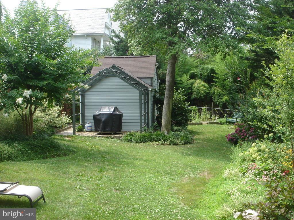 Exterior (Rear)
