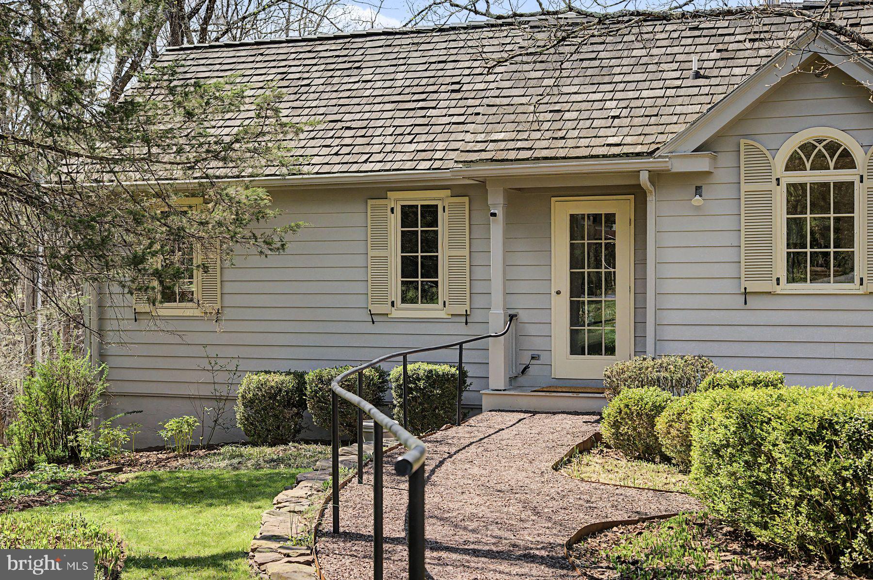 542 Headquarters Road Ottsville, PA 18942 - Photo 3 of 68