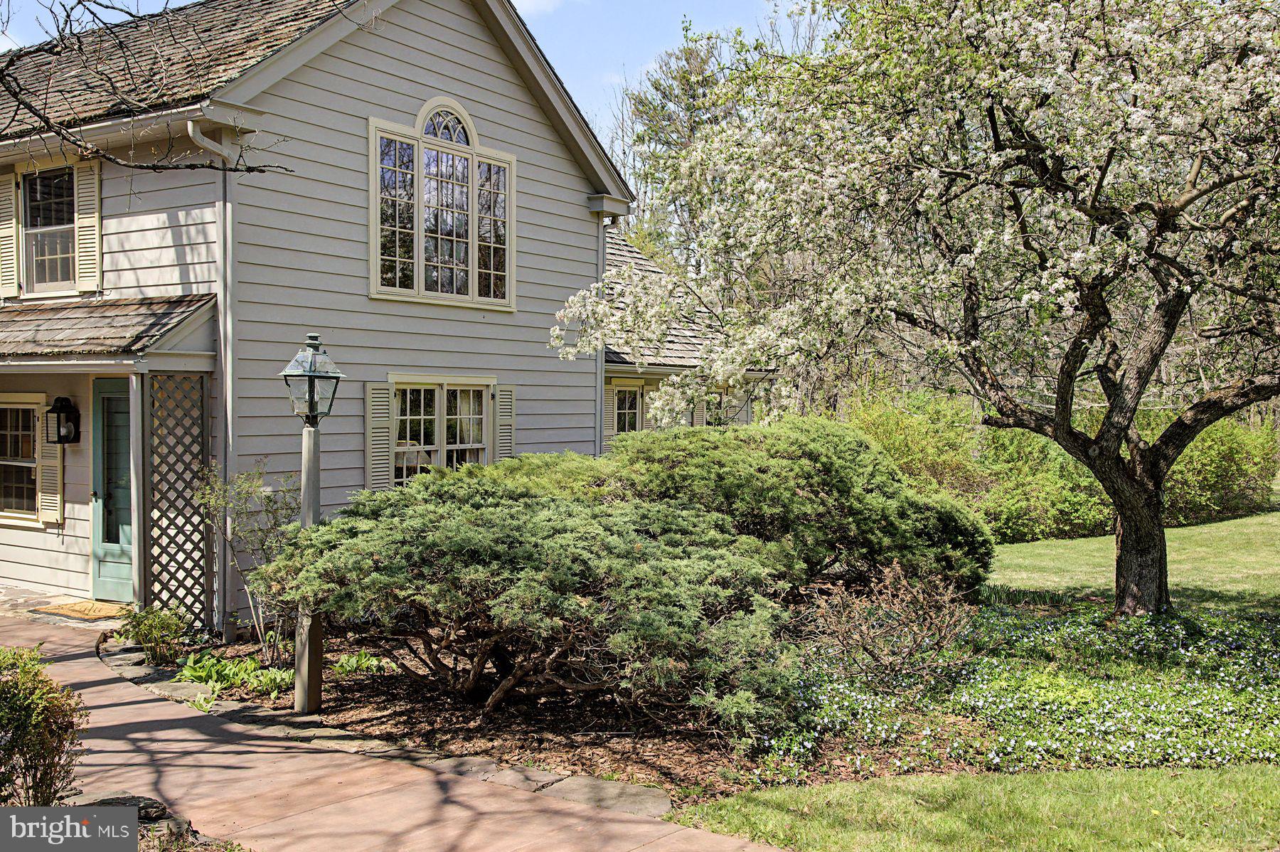 542 Headquarters Road Ottsville, PA 18942 - Photo 5 of 68