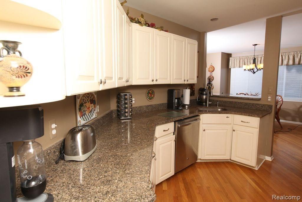 3339 Henley Court Rochester Hills, MI 48309 - Photo 5 of 31