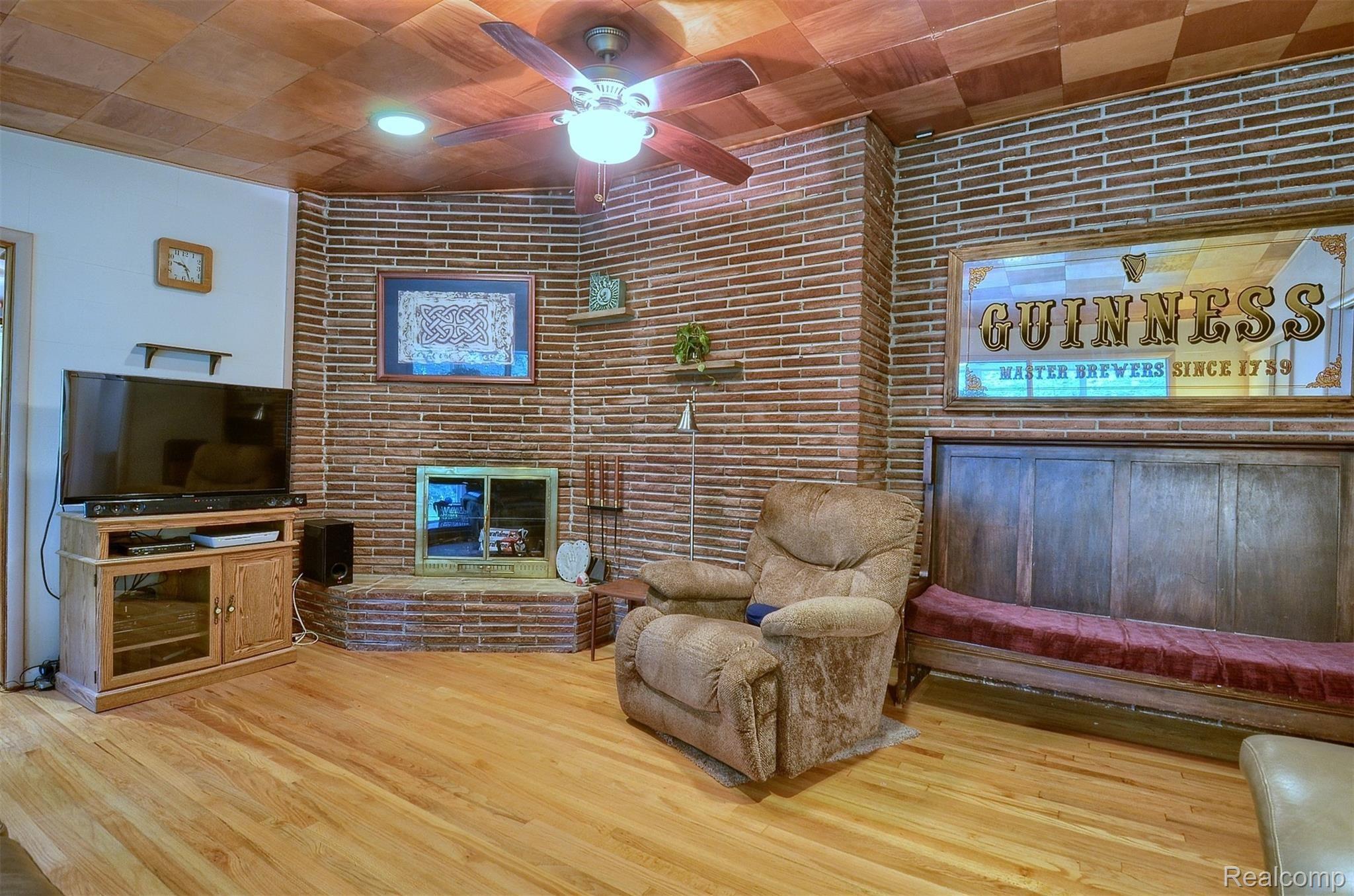 205 Wimberly Drive Rochester, MI 48306 - Photo 15 of 30 205 Wimberly Family_Room_2nd_View.jpg