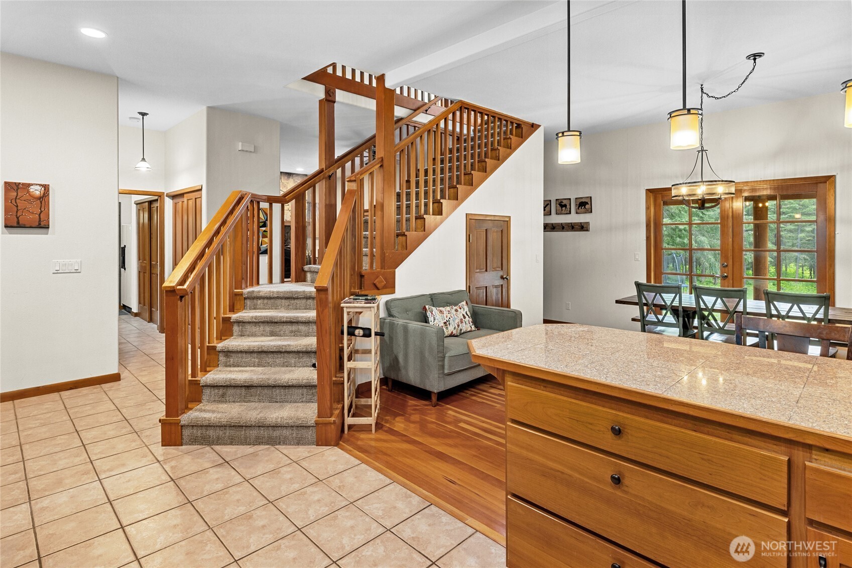 14997 Salmon La Sac Road Ronald, WA 98940 - Photo 20 of 39 a spacious bathroom with a double vanity sink a mirror and a bathtub