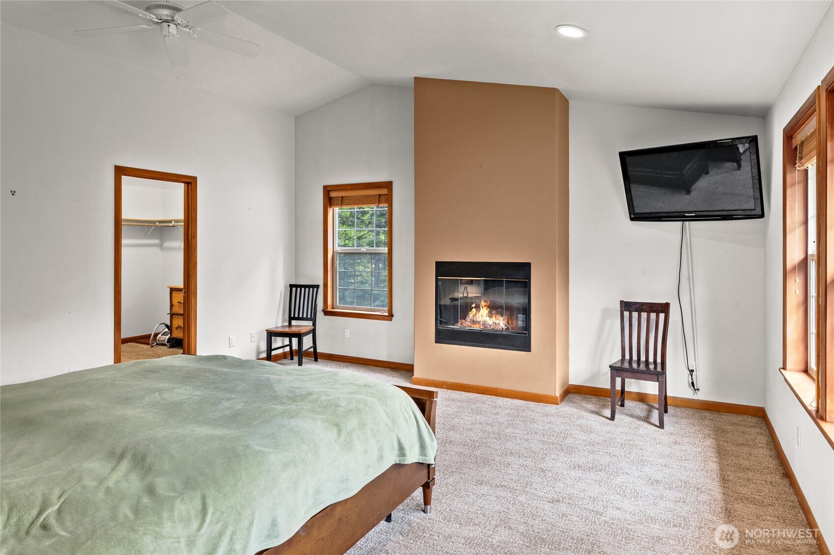 14997 Salmon La Sac Road Ronald, WA 98940 - Photo 23 of 39 a bedroom with a bed and a flat screen tv