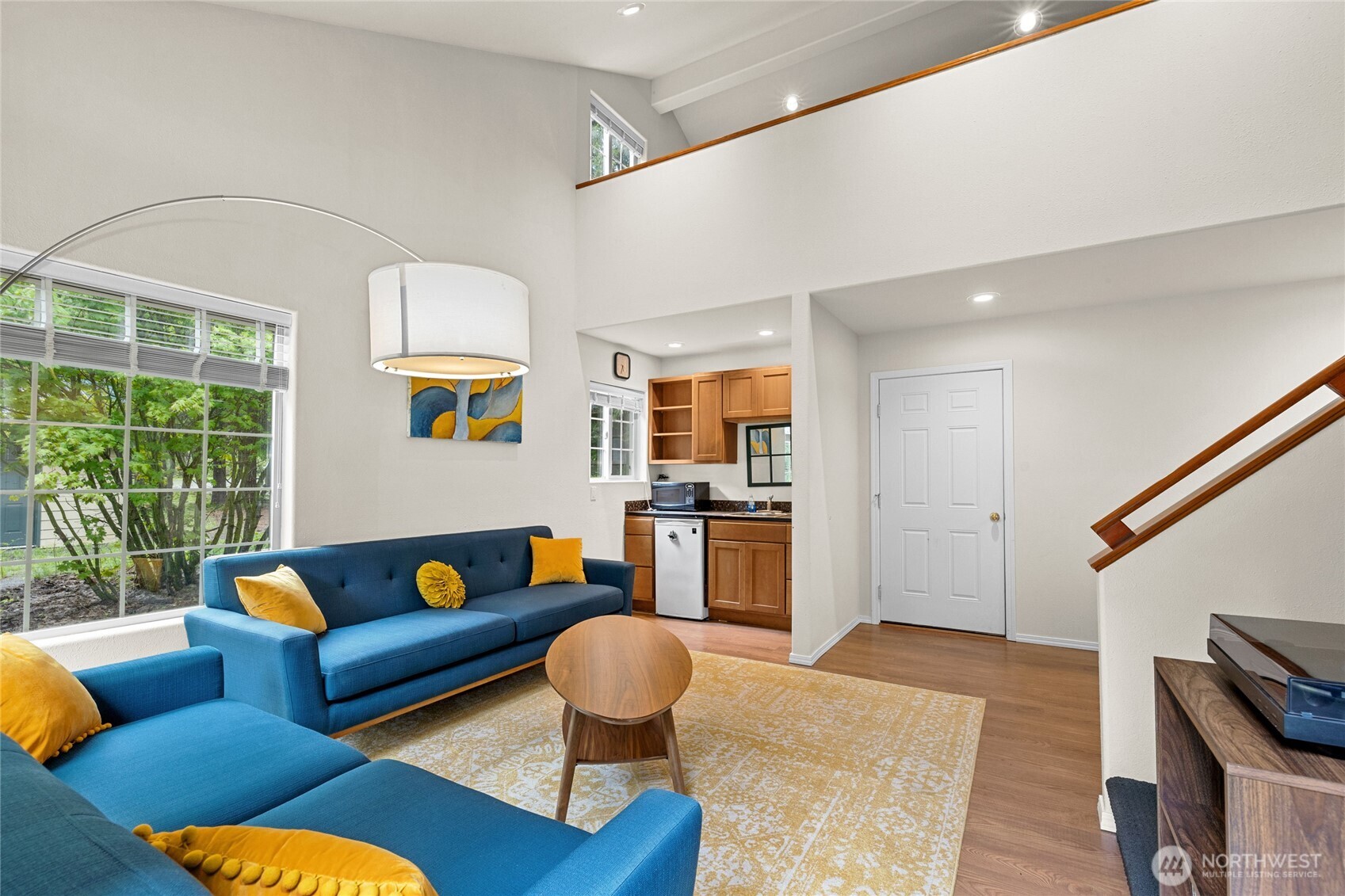 14997 Salmon La Sac Road Ronald, WA 98940 - Photo 32 of 39 a living room with furniture and a flat screen tv