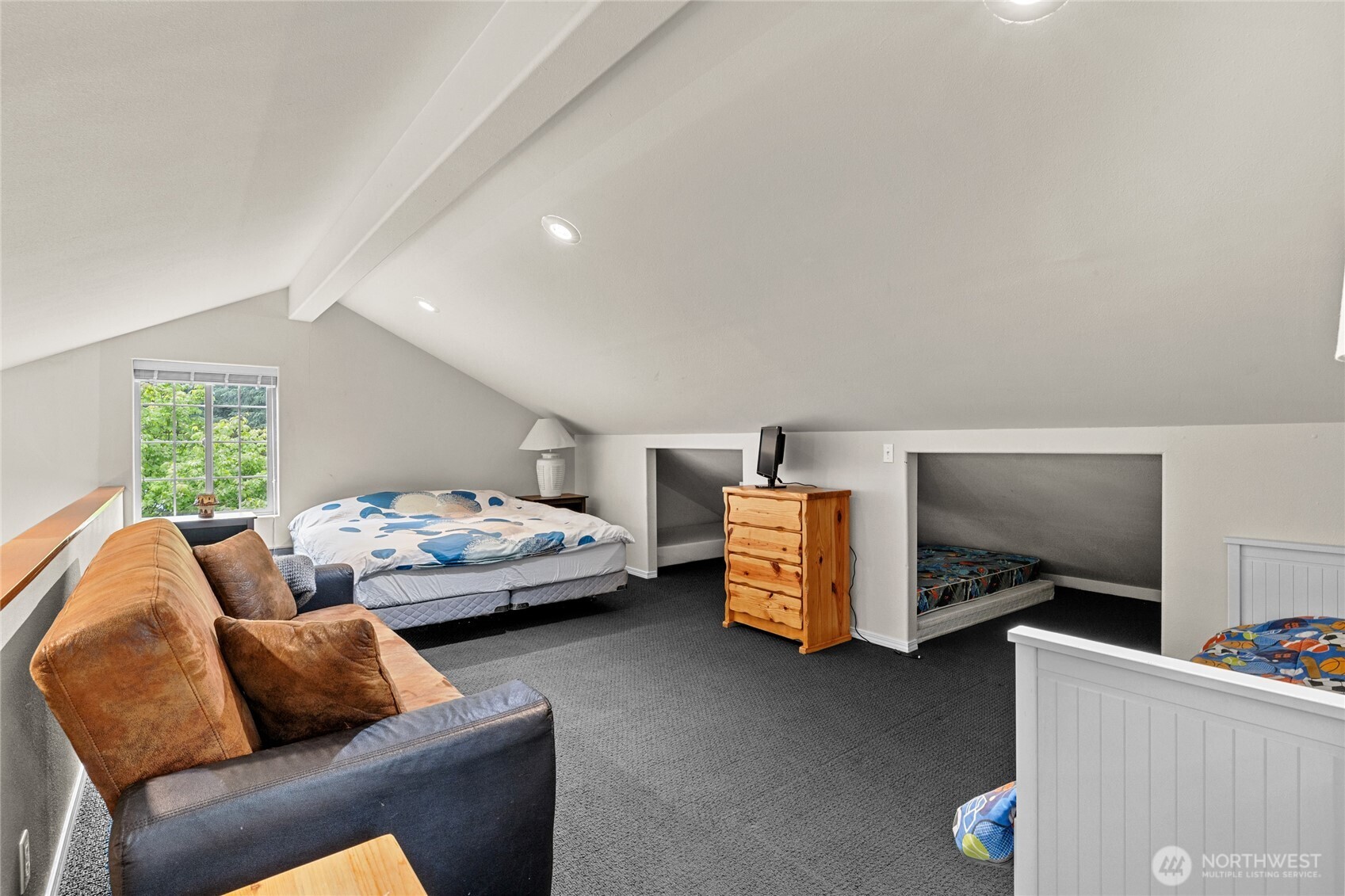 14997 Salmon La Sac Road Ronald, WA 98940 - Photo 34 of 39 a bedroom with furniture and a couch