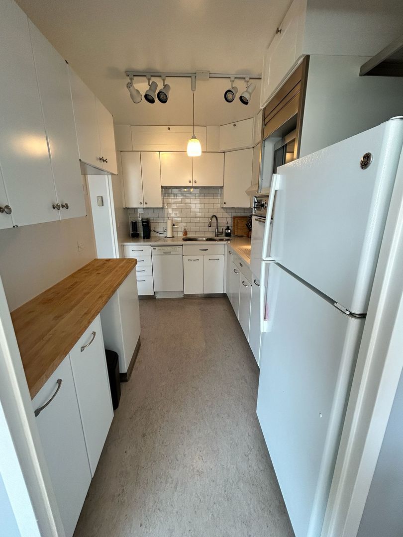 5757 North Sheridan Road, Unit 7D Chicago, IL 60660 - Photo 8 of 16