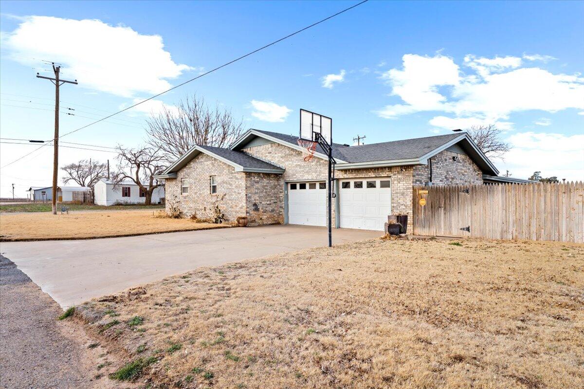 505 Reed Avenue Levelland, TX 79336 - Photo 5 of 21 04-505 Reed Ave