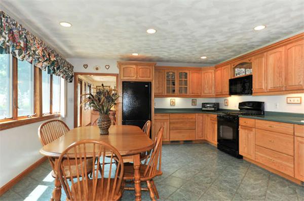 11 Birchwood Road Billerica, MA 01821 - Photo 5 of 27 Gallery Image 5