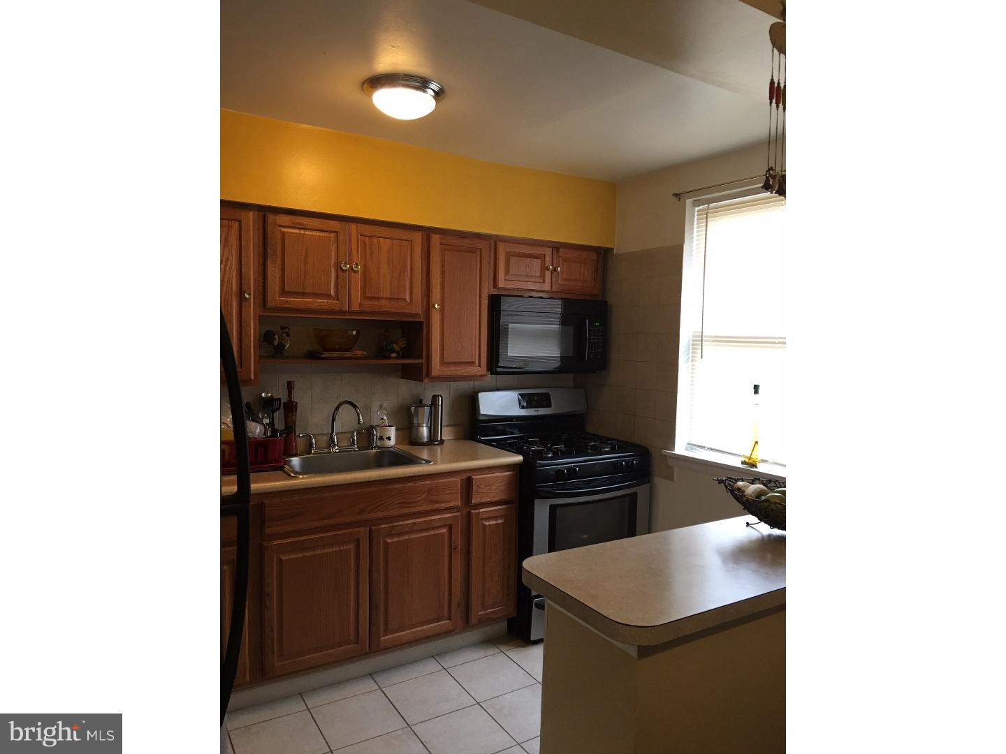 626 East Raymond Street Philadelphia, PA 19120 - Photo 11 of 25 Kitchen