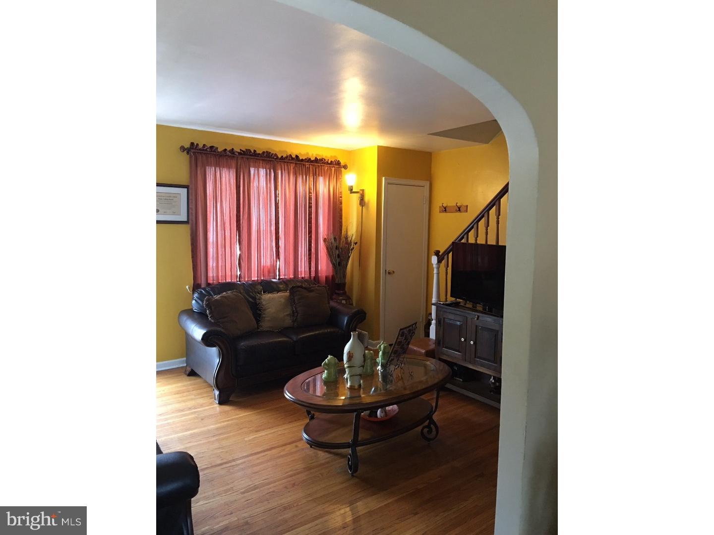 626 East Raymond Street Philadelphia, PA 19120 - Photo 3 of 25 Living Room