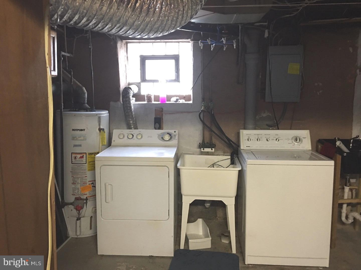 626 East Raymond Street Philadelphia, PA 19120 - Photo 21 of 25 Laundry Room