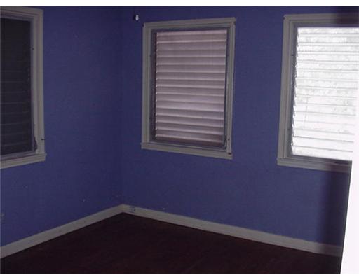 618 Naples Street Corpus Christi, TX 78404 - Photo 4 of 5 a small space with a window