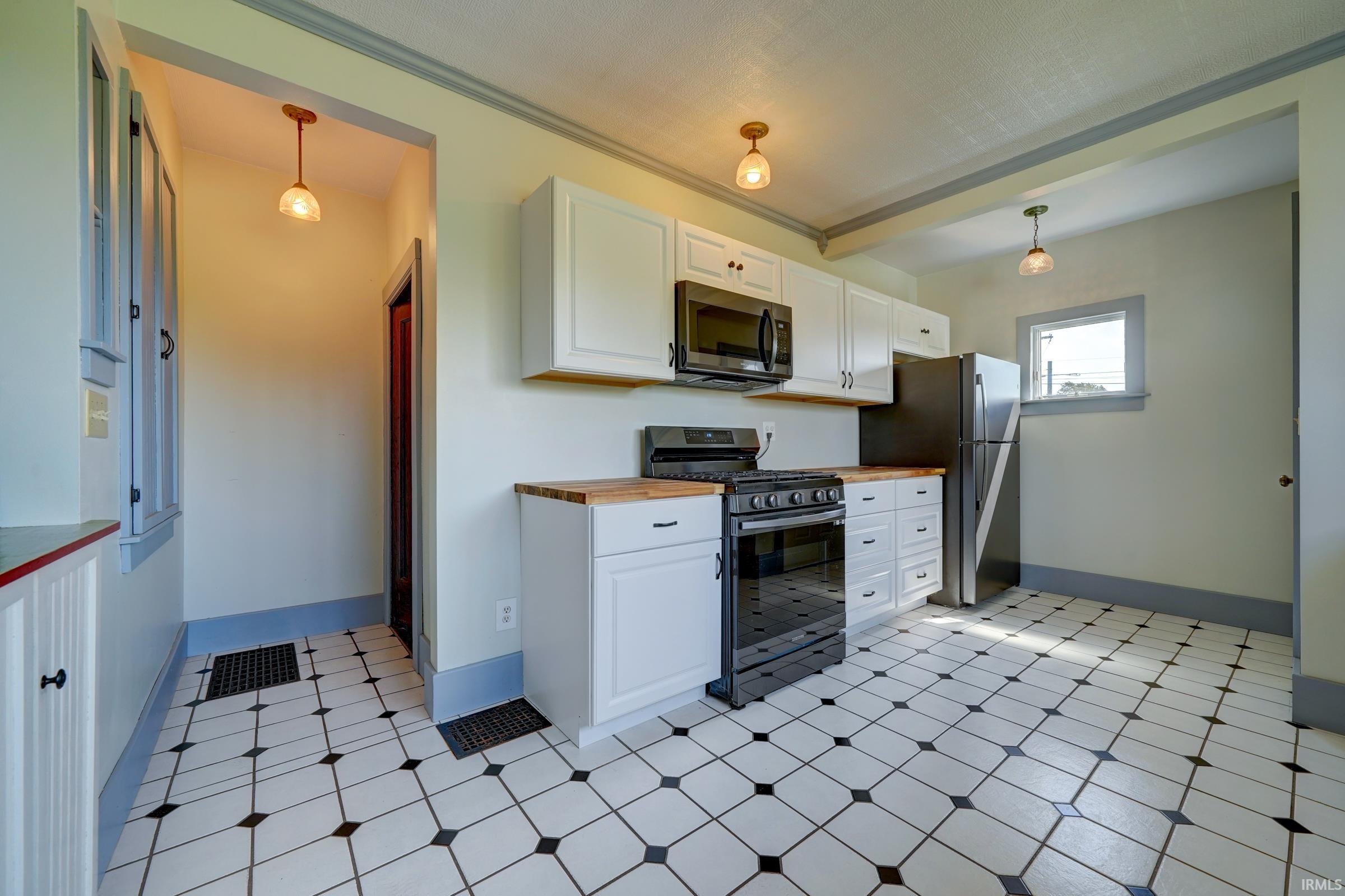 805 North Indiana Avenue Auburn, IN 46706 - Photo 24 of 36