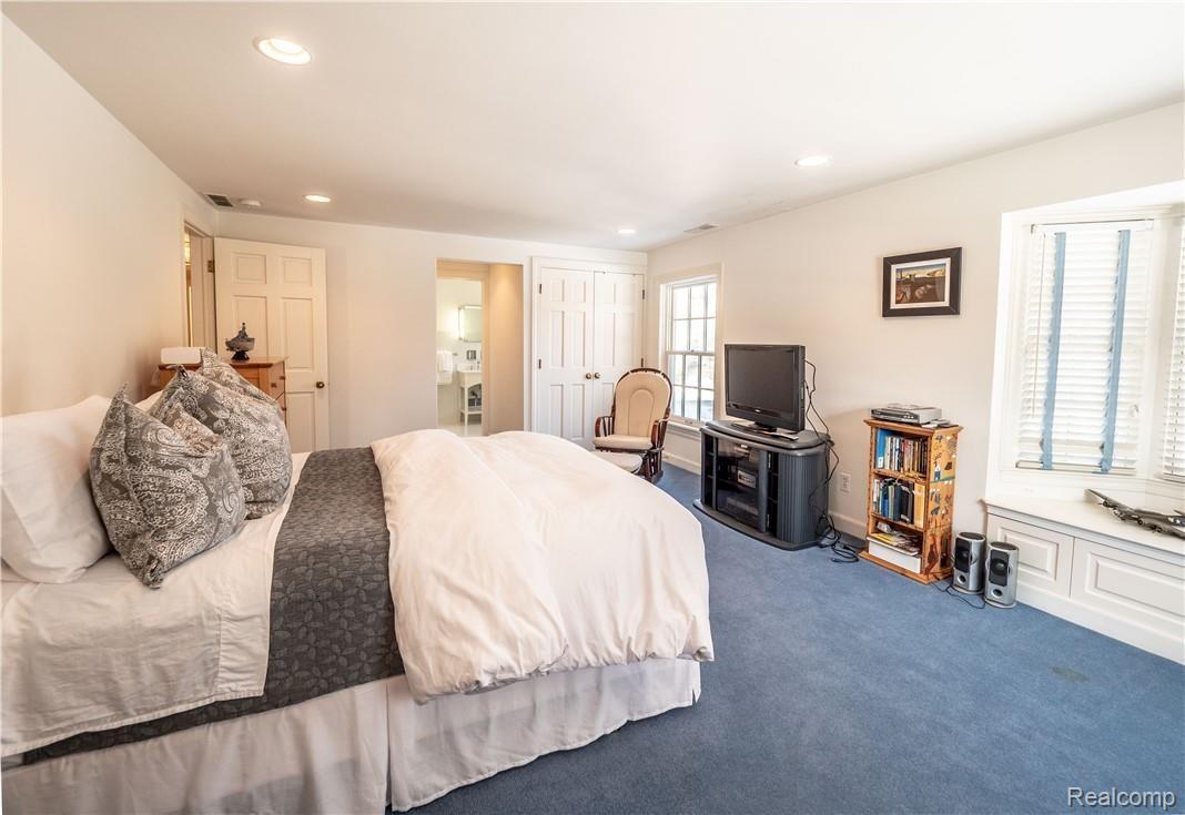 326 Keswick Road Bloomfield Hills, MI 48304 - Photo 22 of 33 P1644056-HDR.jpg