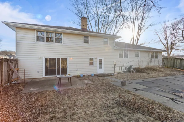 $269,500 | 2707 Donald Drive, Urbana, IL 61802