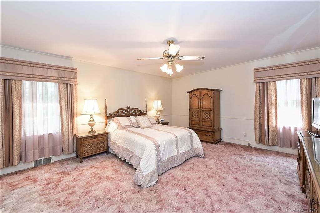 4244 Tottenham Road Charlotte, NC 28226 - Photo 13 of 27 Gallery Image 13