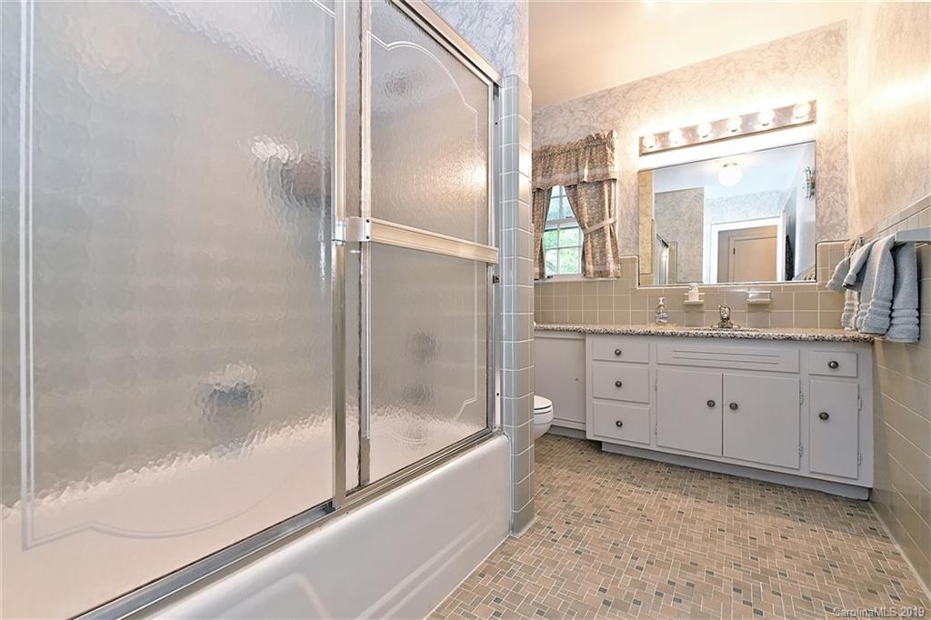 4244 Tottenham Road Charlotte, NC 28226 - Photo 17 of 27 Gallery Image 17