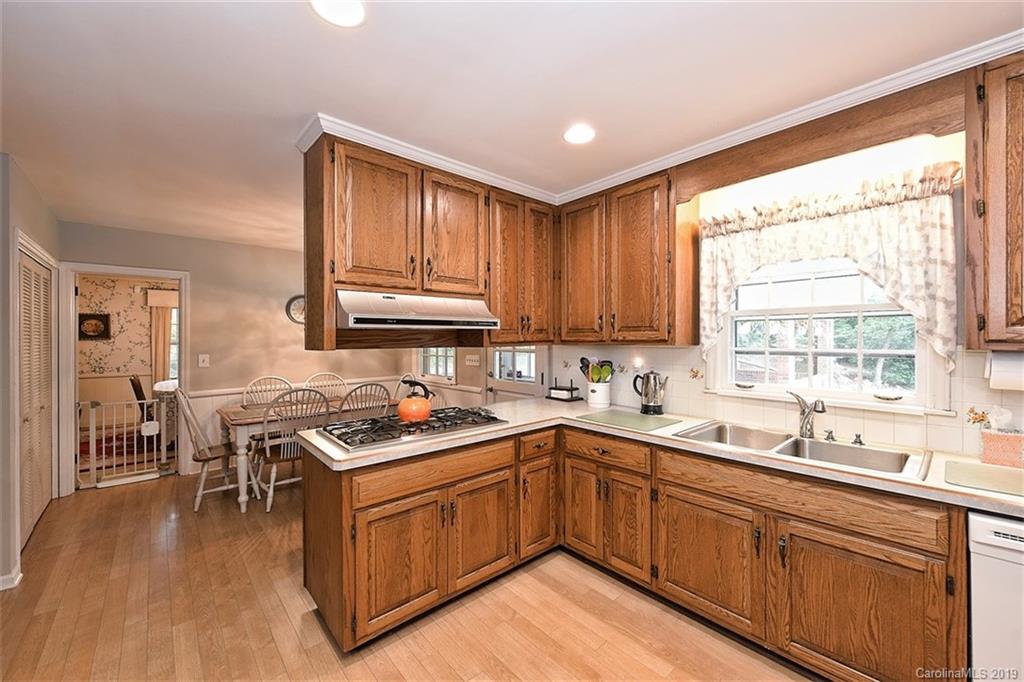 4244 Tottenham Road Charlotte, NC 28226 - Photo 8 of 27 Gallery Image 8
