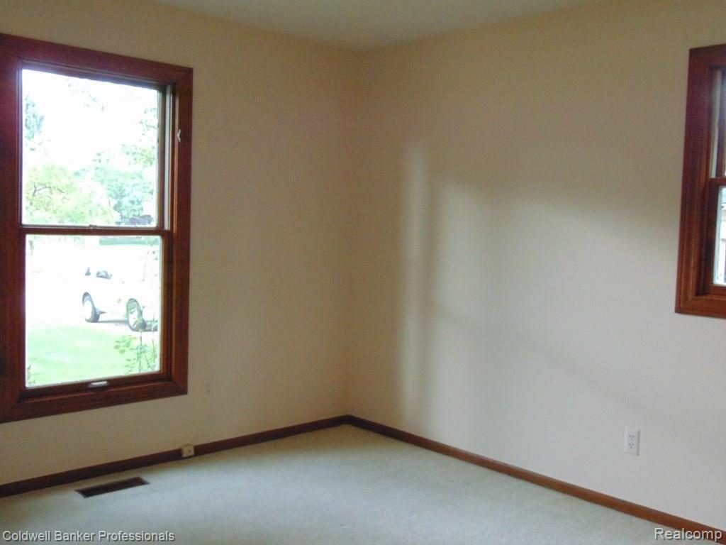 21237 Parklane Road Farmington Hills, MI 48335 - Photo 23 of 56
