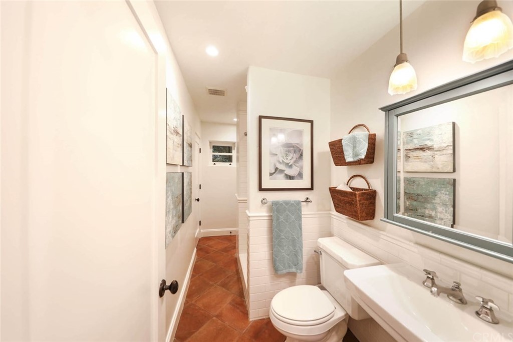 1107 Coast View Drive Laguna Beach, CA 92651 - Photo 21 of 48