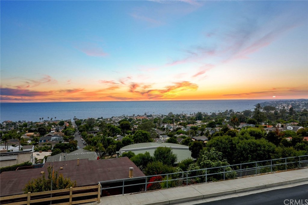 1107 Coast View Drive Laguna Beach, CA 92651 - Photo 37 of 48