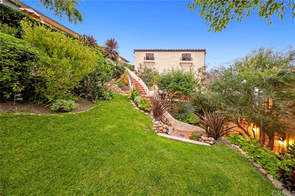 1107 Coast View Drive Laguna Beach, CA 92651 - Photo 42 of 48 a view of a backyard