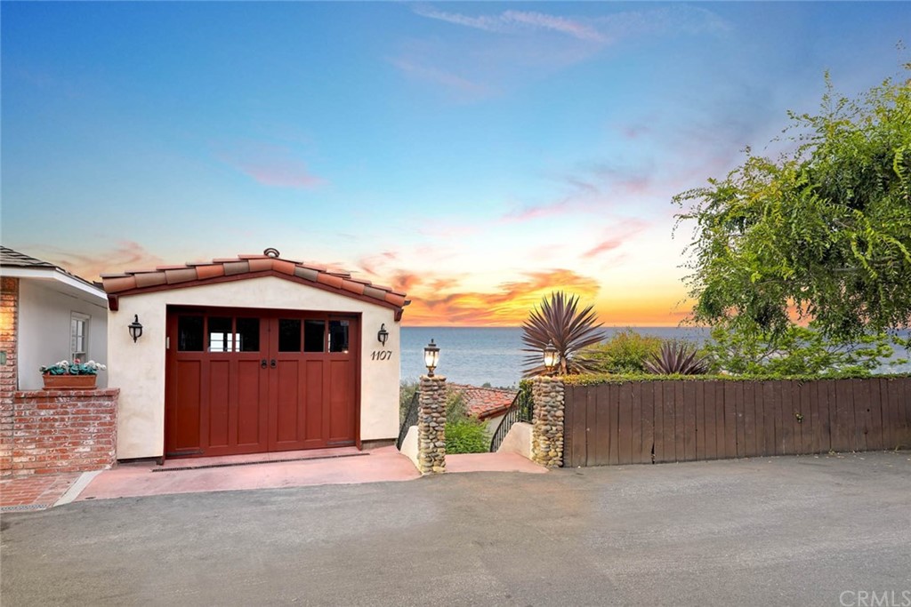 1107 Coast View Drive Laguna Beach, CA 92651 - Photo 44 of 48